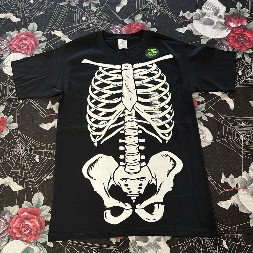 NWOT HALLOWEEN GLOW IN THE DARK BLACK SKELETON COTTON TEE SIZE MENS SMALL OR L